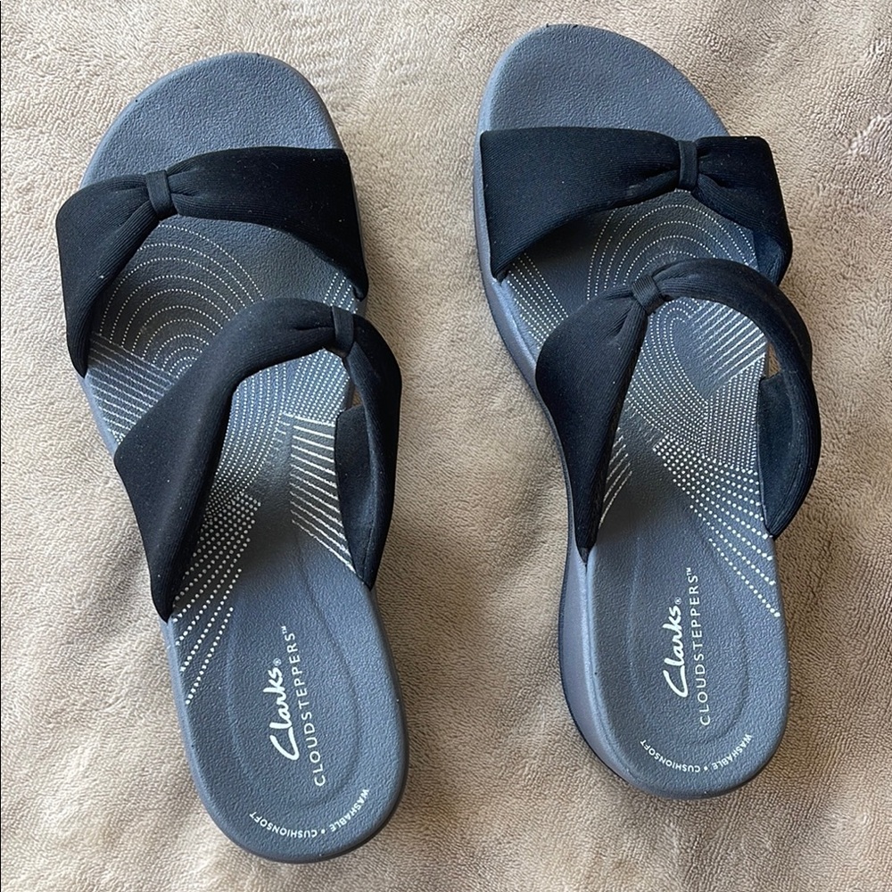 Clarks Women's Black Cloudsteppers Sandals